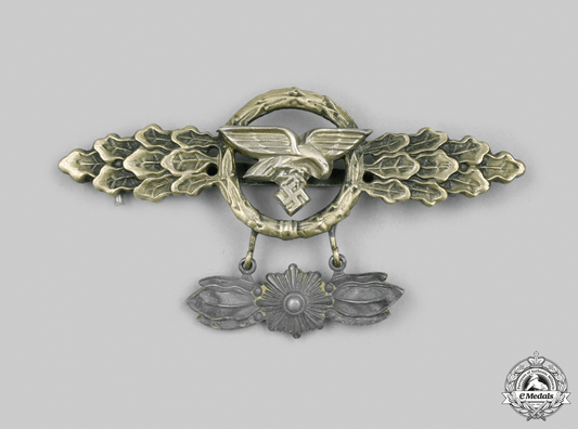 germany,_luftwaffe._a_transport_and_glider_clasp,_gold_grade_with_star_pendant_m21_mnc4399_1_1_1_1_1
