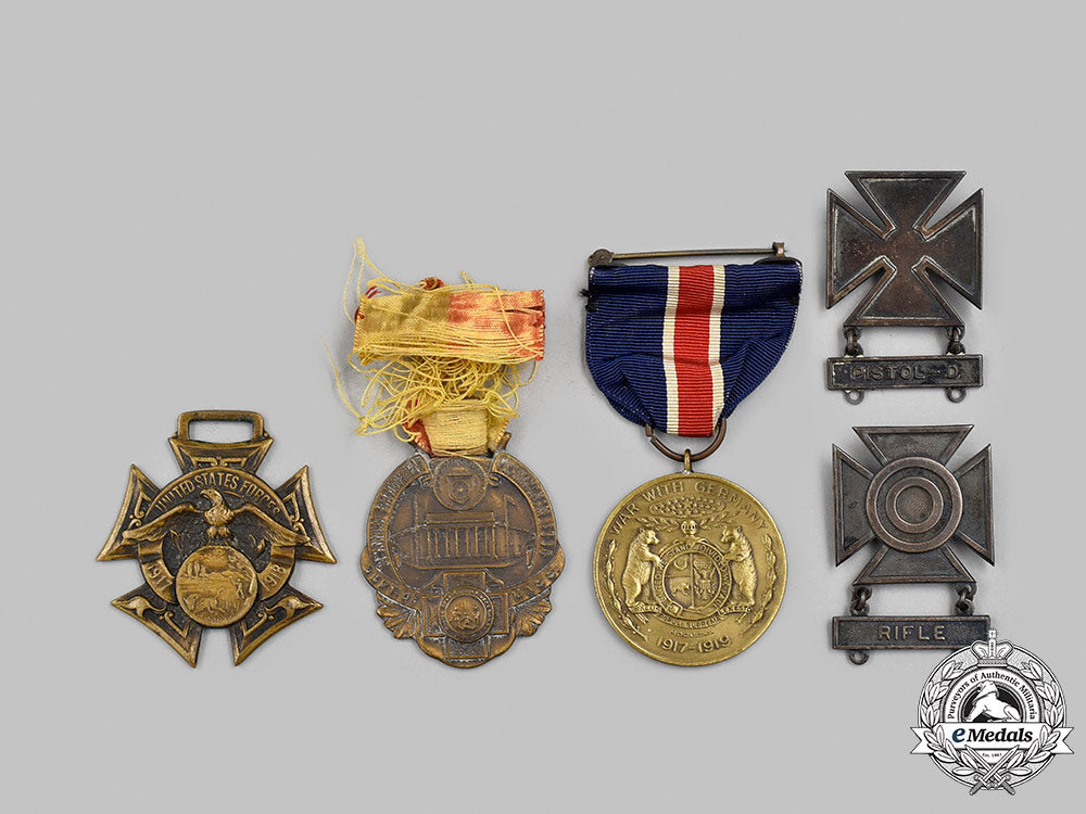 united_states._a_lot_of_medals&_insignia_m21_mnc5329_1