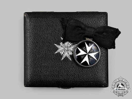 united_kingdom._an_order_of_st._john,_serving_sister_breast_badge,_cased,_named_to_mrs._myra_b._bruce1946_m21_mnc5443