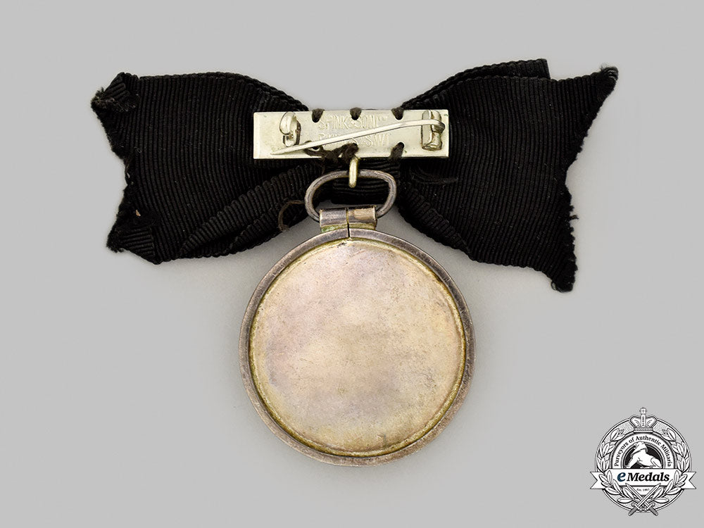 united_kingdom._an_order_of_st._john,_serving_sister_breast_badge,_cased,_named_to_mrs._myra_b._bruce1946_m21_mnc5451