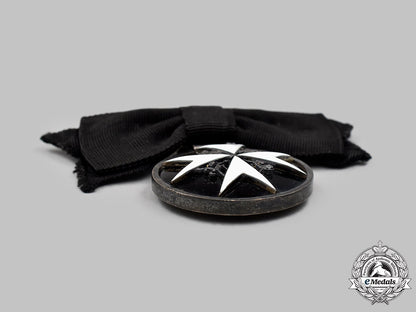 united_kingdom._an_order_of_st._john,_serving_sister_breast_badge,_cased,_named_to_mrs._myra_b._bruce1946_m21_mnc5452