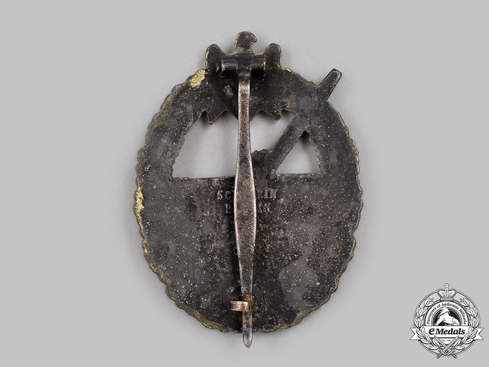 germany,_kriegsmarine._a_coastal_artillery_war_badge,_by_schwerin&_sohn_m21_mnc5503