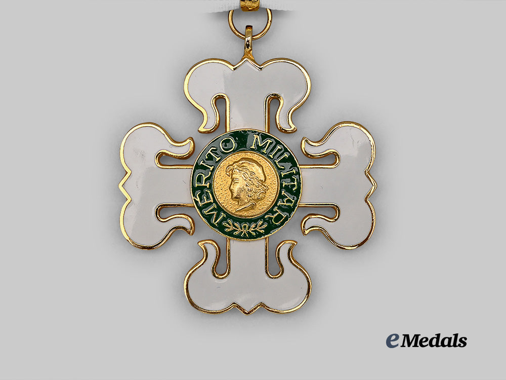 brazil,_republic._an_order_of_military_merit,_grand_officer_set_in_case,_c.1975_e_medals__m0332-35_7