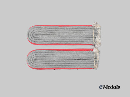 germany,_heer._a_set_of_panzer_troops_leutnant_shoulder_boards_e_medals__g62808_2