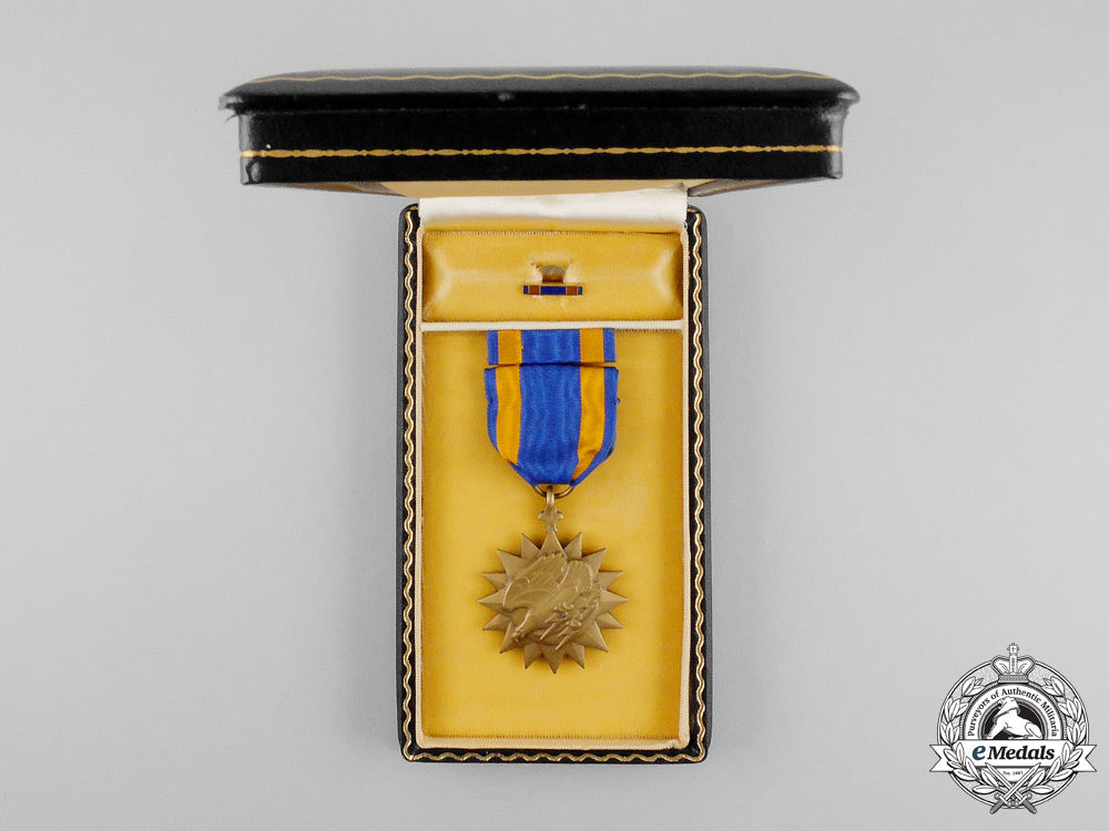 united_states._an_air_medal,_cased_m_041_3_1