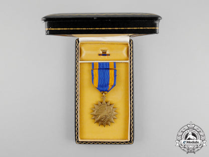 united_states._an_air_medal,_cased_m_041_3_1