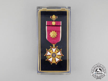 united_states._a_legion_of_merit,_officer_with_case_m_059_1