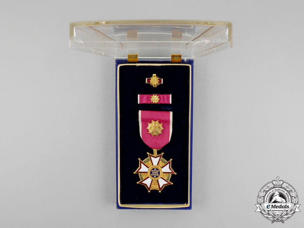 united_states._a_legion_of_merit,_officer_with_case_m_060_1