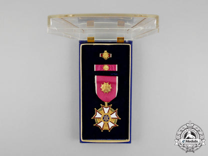 united_states._a_legion_of_merit,_officer_with_case_m_060_1