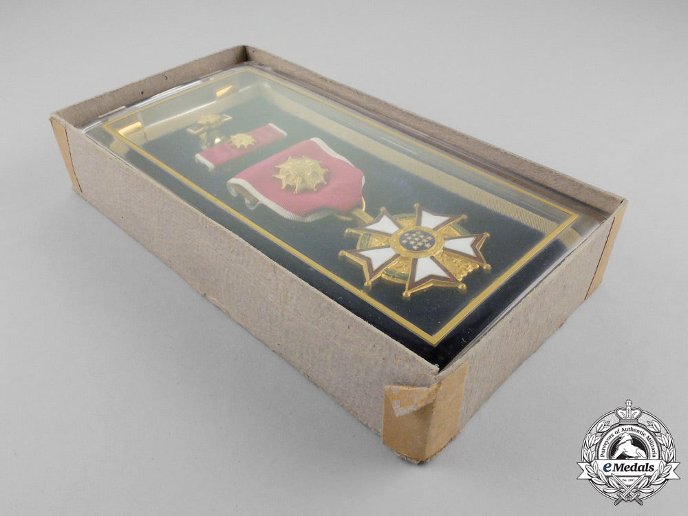 united_states._a_legion_of_merit,_officer_with_case_m_062_1