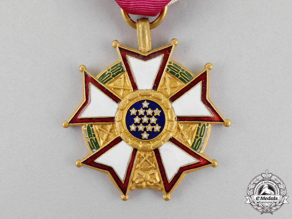 united_states._a_legion_of_merit,_officer_with_case_m_064_1