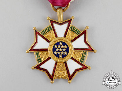 united_states._a_legion_of_merit,_officer_with_case_m_064_1