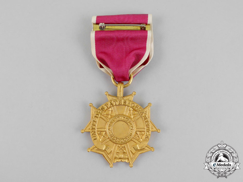 united_states._a_legion_of_merit,_officer_with_case_m_066_1
