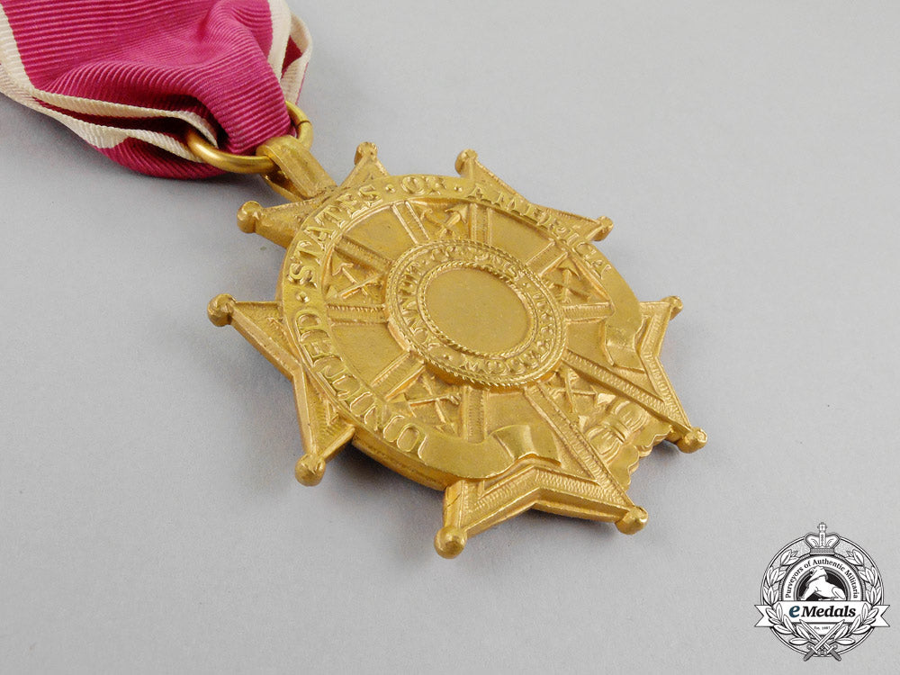 united_states._a_legion_of_merit,_officer_with_case_m_068_1