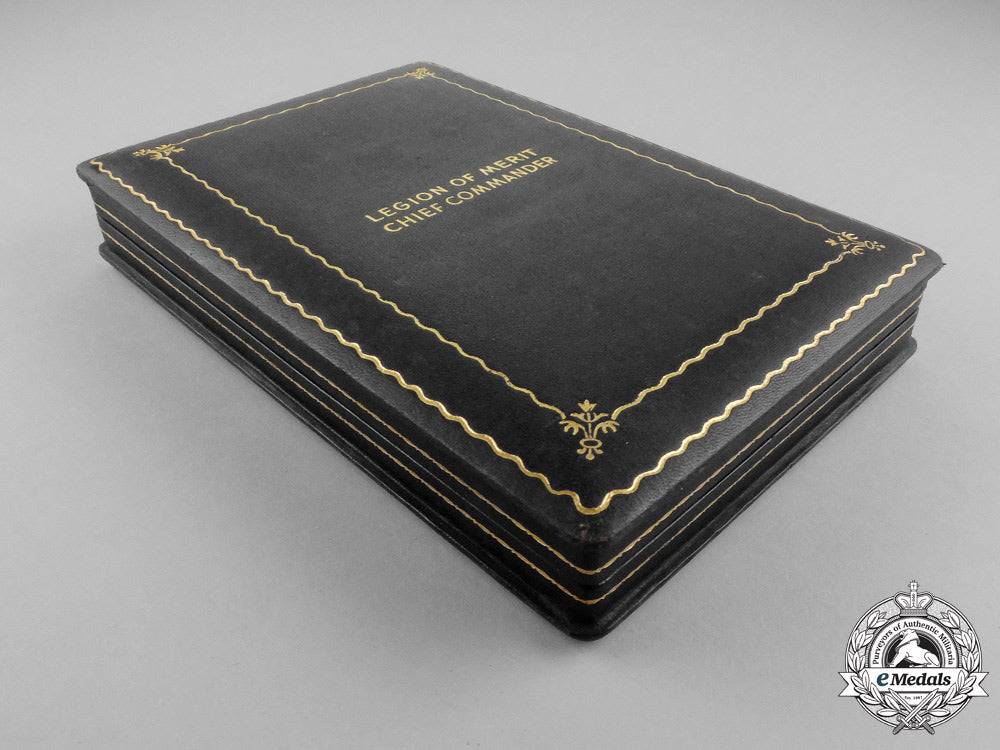 united_states._a_legion_of_merit,_chief_commander_breast_star,_cased_m_074_1