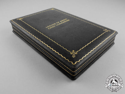 united_states._a_legion_of_merit,_chief_commander_breast_star,_cased_m_074_1