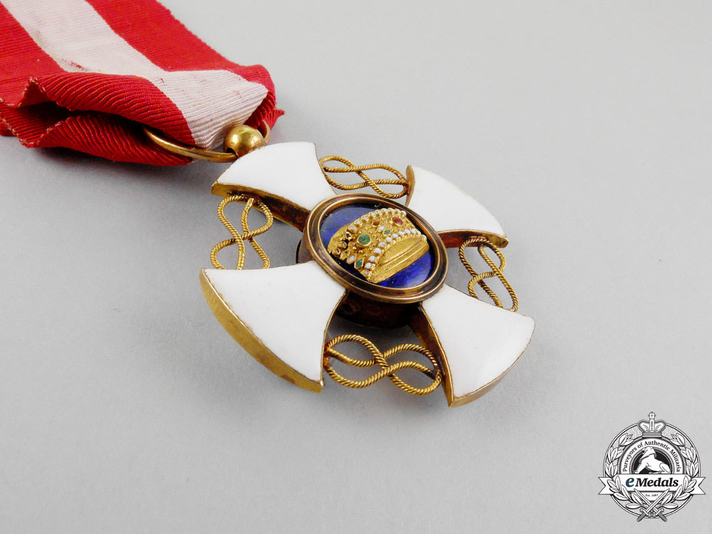 an_italian_order_of_the_crown_of_italy_in_gold,_knight_m_104_1