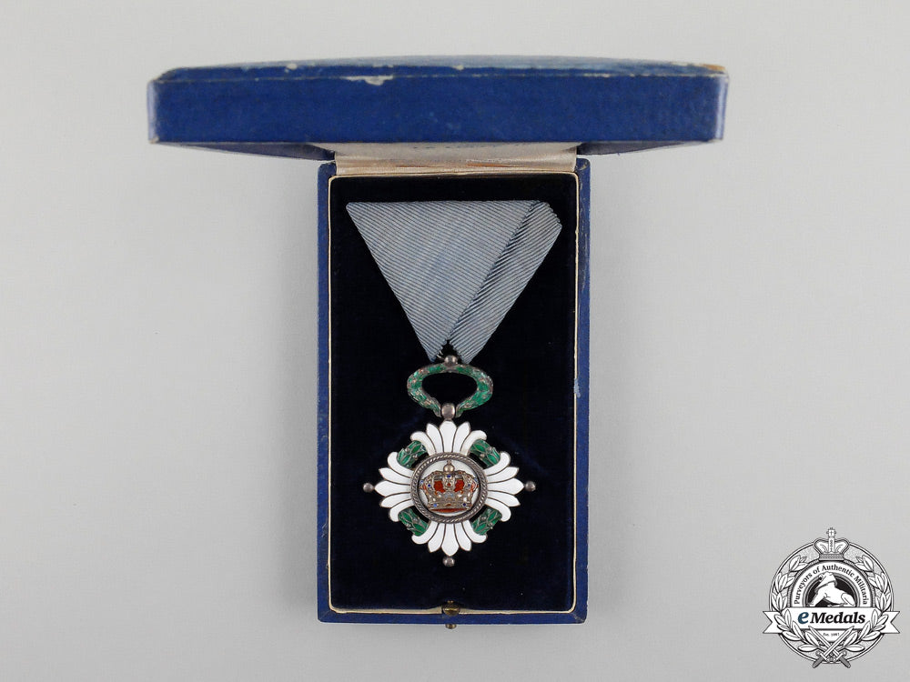 yugoslavia,_kingdom._an_order_of_the_crown,_v_class_knight_with_case_m_288_2_1_1_1_1