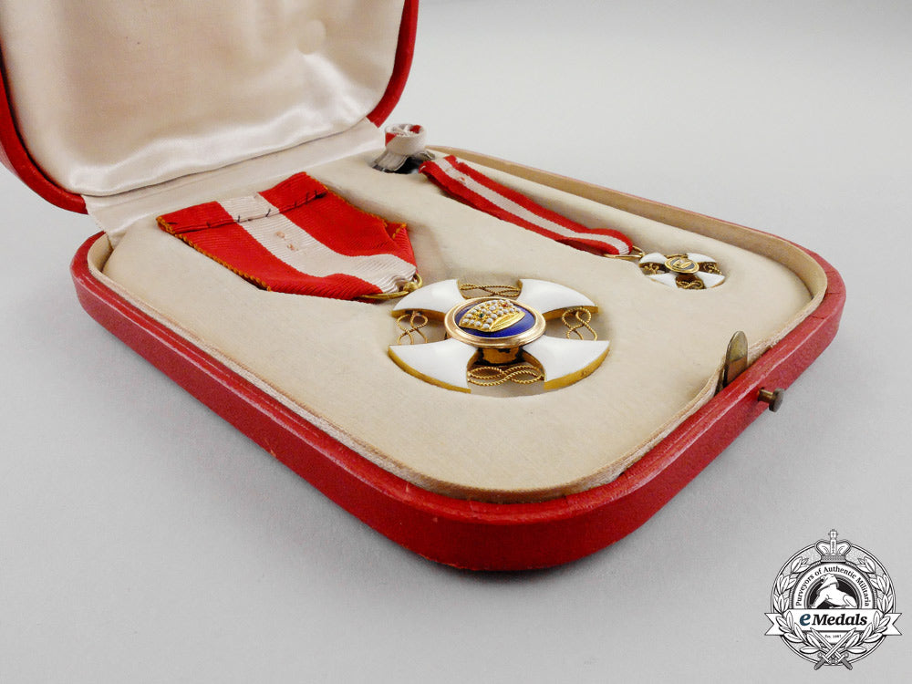 italy._a_fullsize_and_miniature_italian_order_of_the_crown_of_italy,_knight,_cased_m_302_2_1