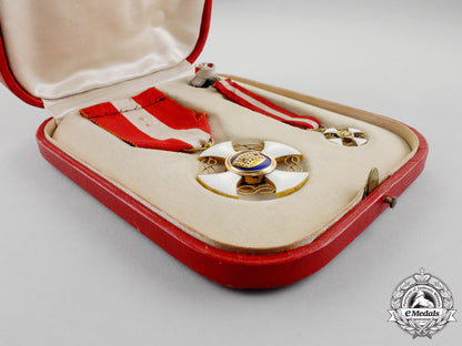 italy._a_fullsize_and_miniature_italian_order_of_the_crown_of_italy,_knight,_cased_m_302_2_1