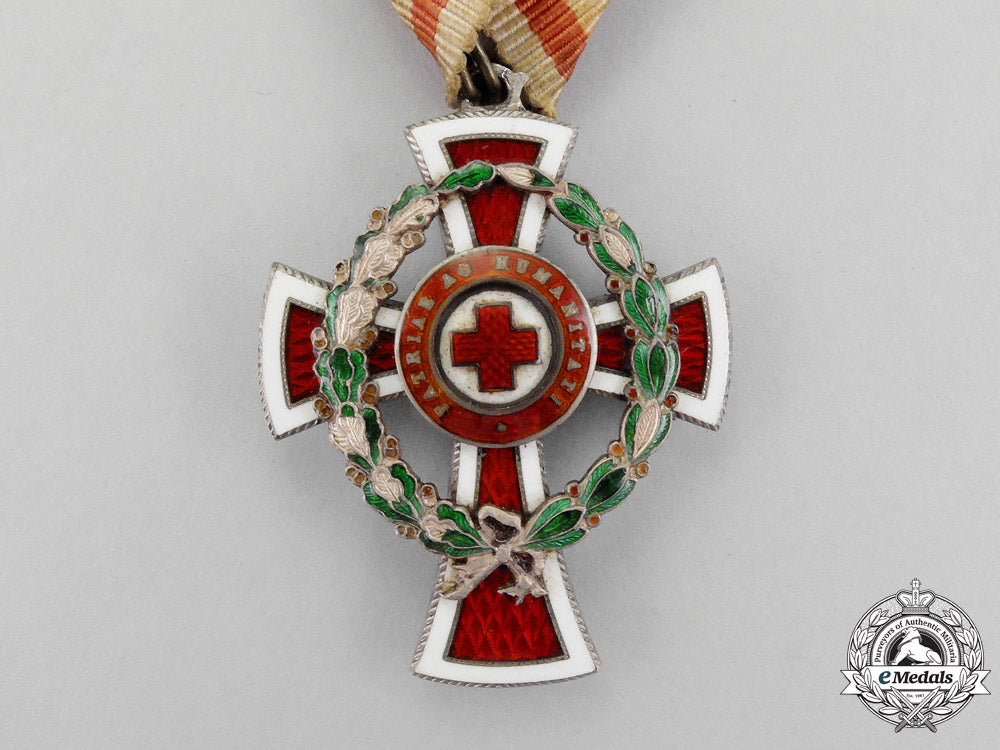austria._an_austrian_honour_decoration_of_the_red_cross,2_nd_class_cross_with_war_decoration_m_632_1_1