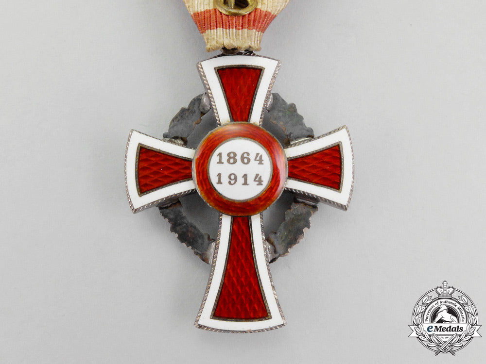austria._an_austrian_honour_decoration_of_the_red_cross,2_nd_class_cross_with_war_decoration_m_633_1_1