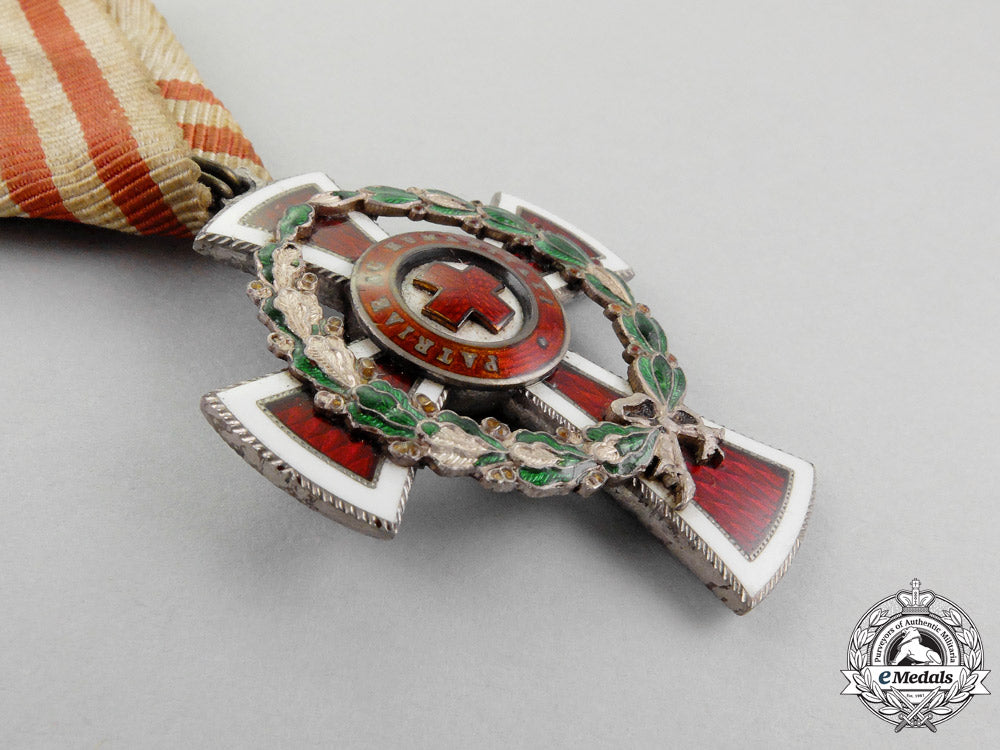 austria._an_austrian_honour_decoration_of_the_red_cross,2_nd_class_cross_with_war_decoration_m_635_1_1