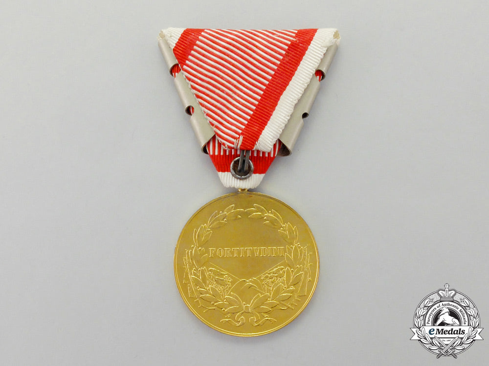 austria._an_austrian_bravery_medal,_gold_grade_with_three_clasps,_type_iv(_karl_i,1917-1918)_m_741_1