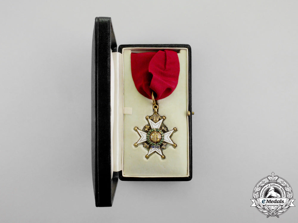 great_britain._a_most_honourable_order_of_the_bath,_companion's_neck_badge(_cb),_military_division,_cased_m_934