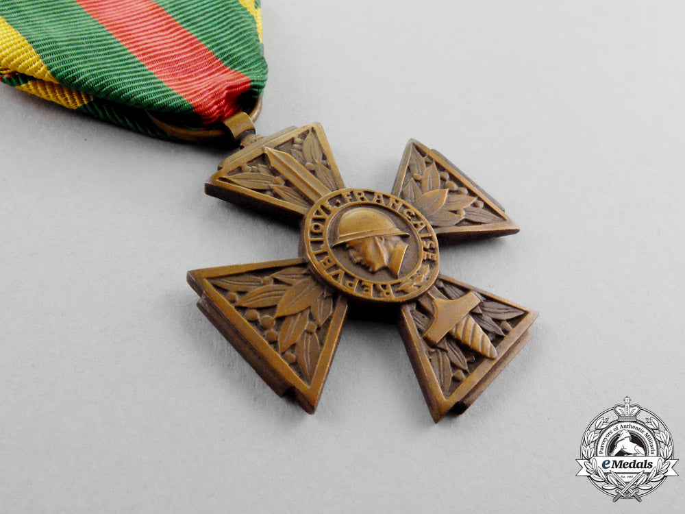france._a_volunteer_combatant's_cross_for_the_franco-_prussian_war,_type_ii(1870-1871)_mm_000304