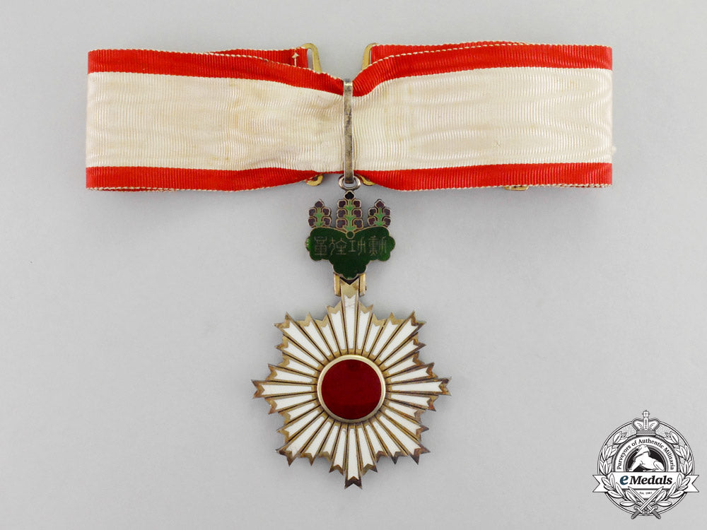 japan._an_order_of_the_rising_sun,_second_class_set_with_case_c.1935_mm_000664