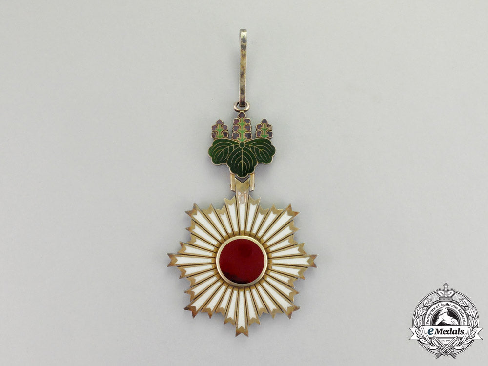 japan._an_order_of_the_rising_sun,_second_class_set_with_case_c.1935_mm_000666