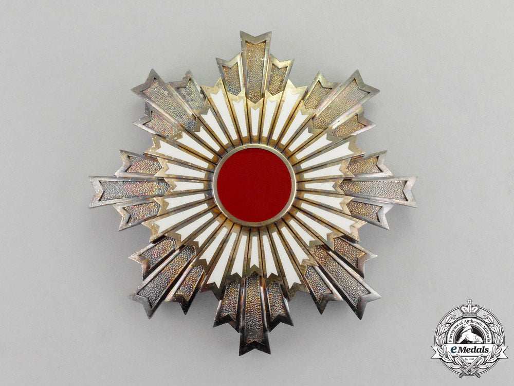 japan._an_order_of_the_rising_sun,_second_class_set_with_case_c.1935_mm_000670