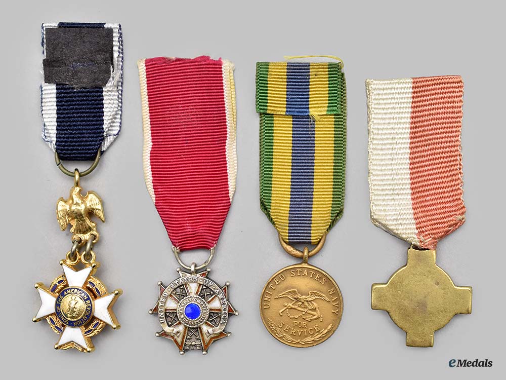 united_states._a_lot_of_four_miniature_awards__mnc3797-_1__1