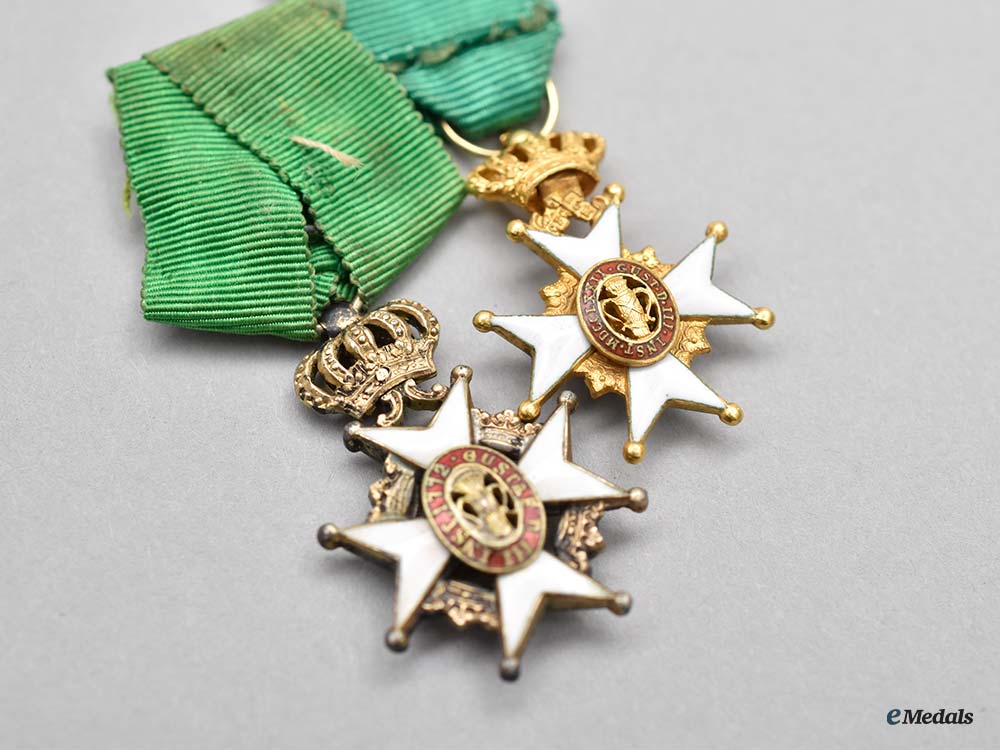 sweden,_kingdom._a_lot_of_two_miniature_orders_of_vasa__mnc3892_1