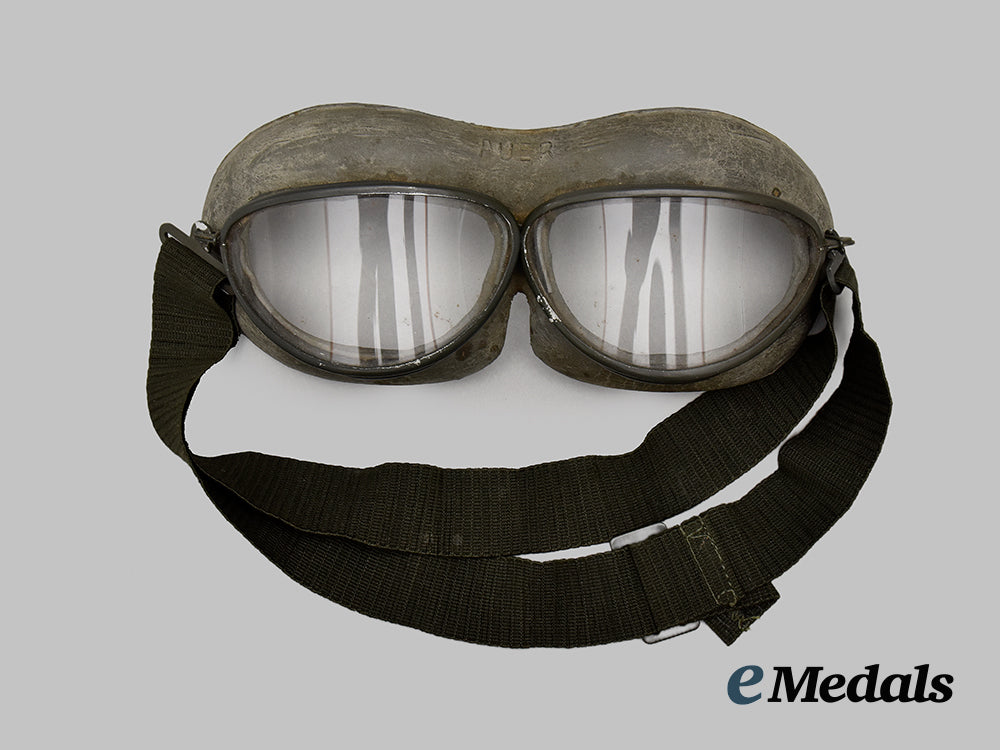 germany,_wehrmacht._a_pair_of_wind_protection_goggles,_with_case,_by_degea_c.1937__mnc4517_1