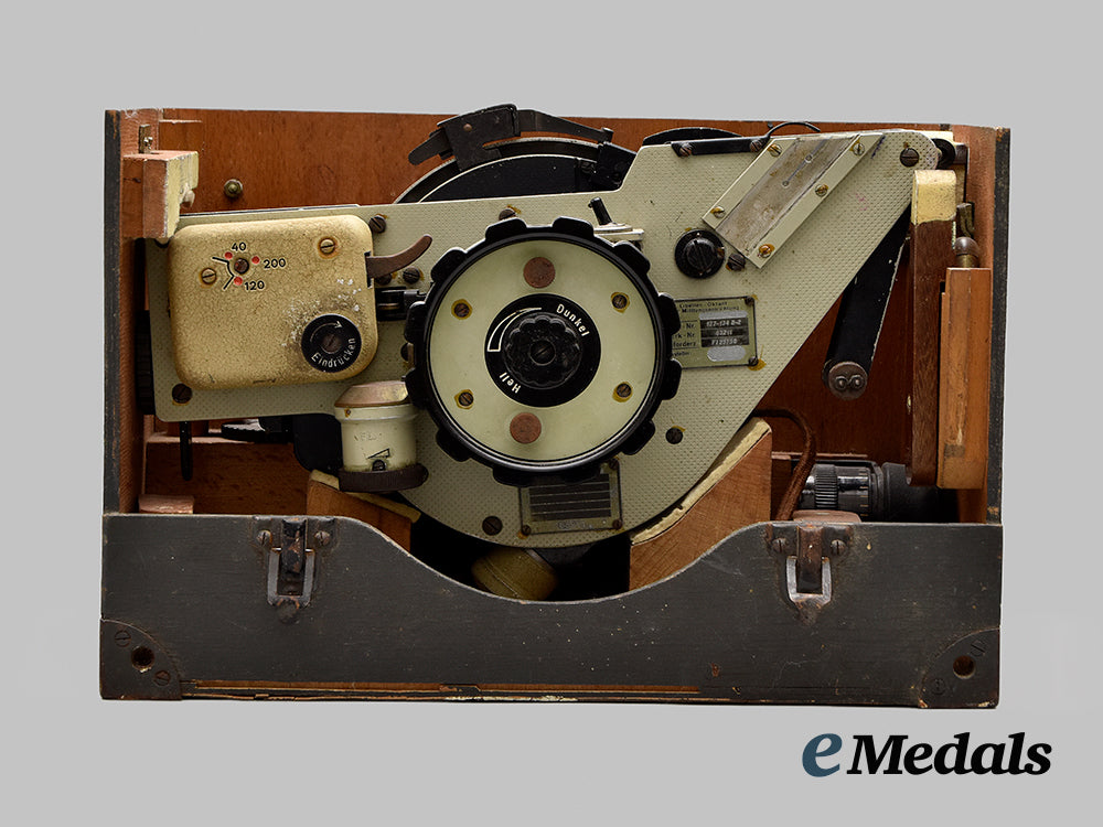 germany,_luftwaffe._a_navigational_octant,_with_averaging_device_and_case__mnc4543_1