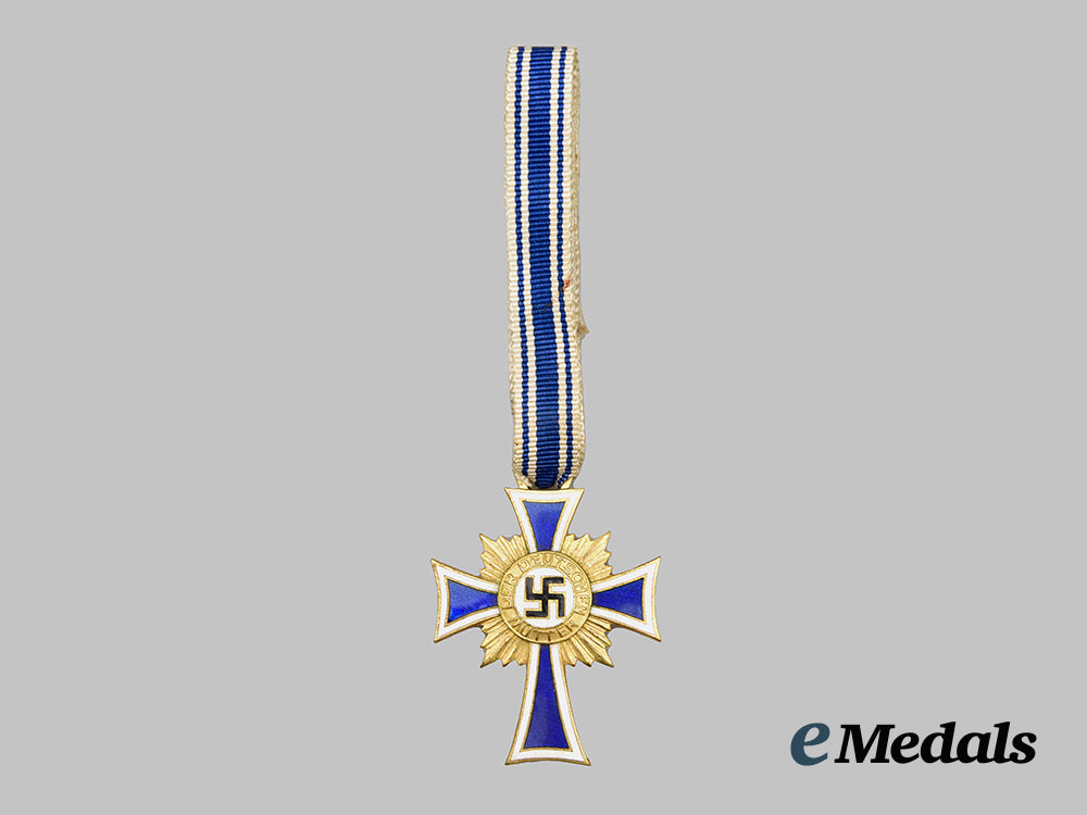 germany,_third_reich._an_honour_cross_of_the_german_mother,_gold_grade_with_case,_by_franz_scheurle__mnc4938