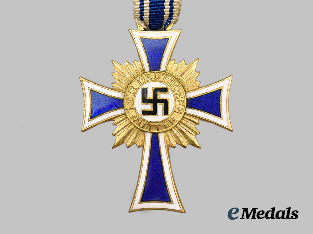 germany,_third_reich._an_honour_cross_of_the_german_mother,_gold_grade_with_case,_by_franz_scheurle__mnc4939