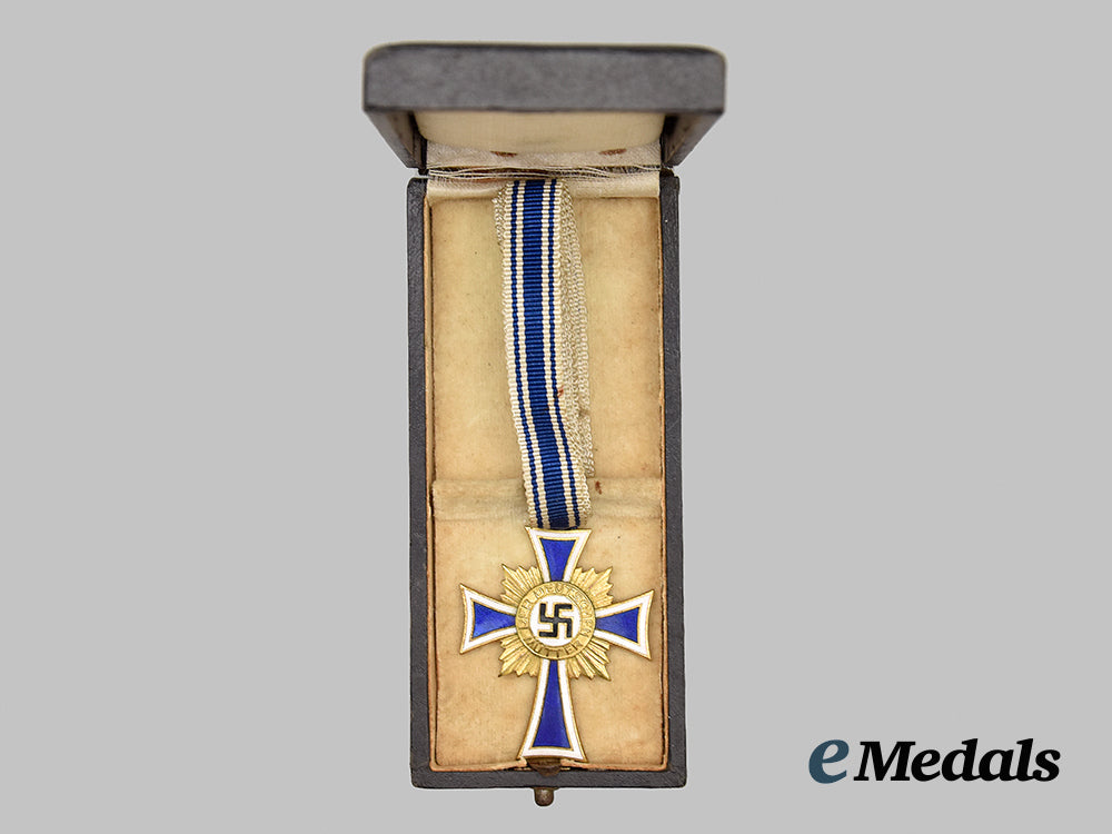 germany,_third_reich._an_honour_cross_of_the_german_mother,_gold_grade_with_case,_by_franz_scheurle__mnc4941