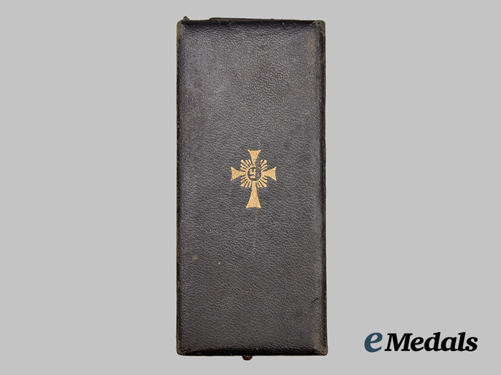 germany,_third_reich._an_honour_cross_of_the_german_mother,_gold_grade_with_case,_by_franz_scheurle__mnc4942