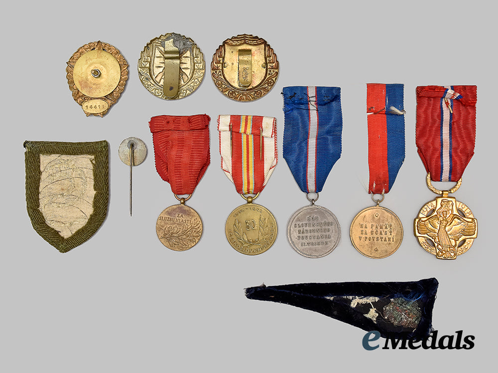 czechoslovakia,_republic._a_mixed_lot_of_medals,_badges&_insignia__mnc5138