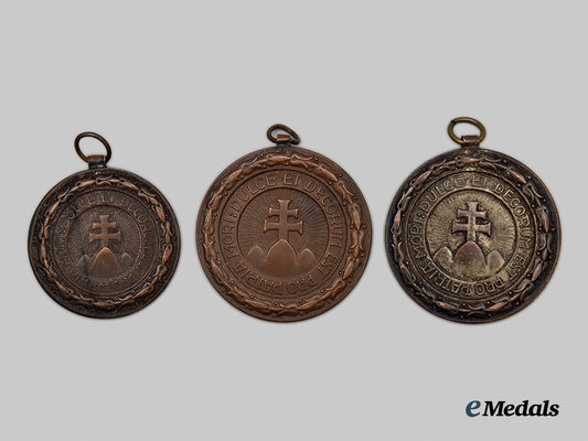 hungary._three_sports_federation_tournament_medals,_bronze_grade,_c.1925__mnc5168_1