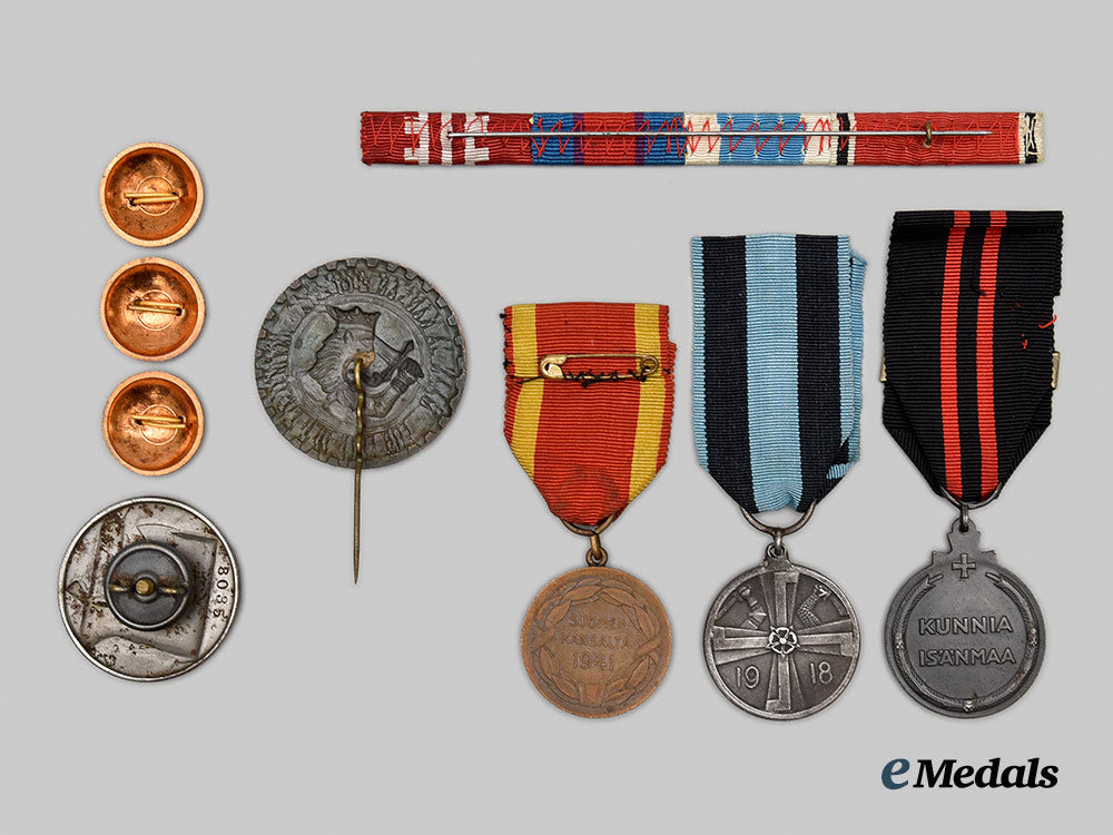 finland._mixed_lot_of_finnish_medals_and_insignia__mnc5194