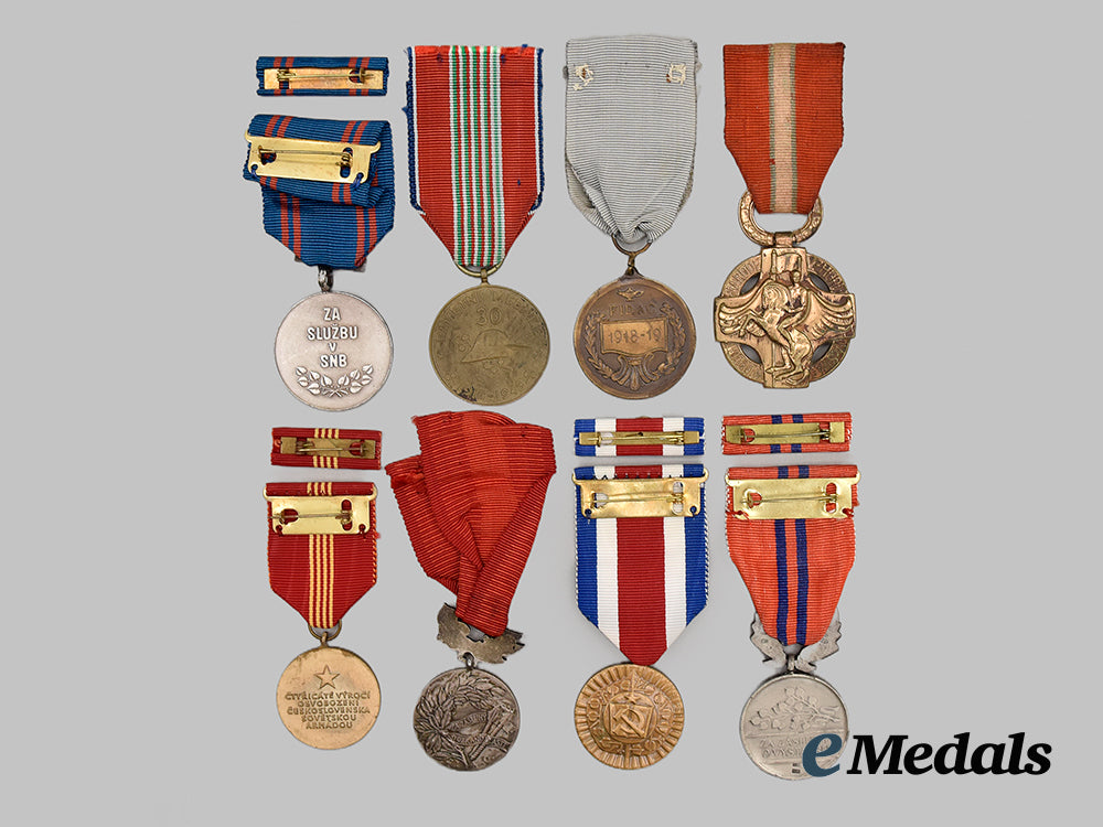 czechoslovakia,_republic._a_mixed_lot_of_eight_medals__mnc5235_1