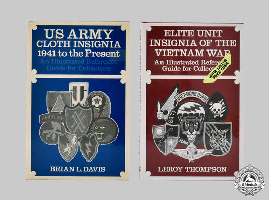 united_states._two_armed_forces_insignia_books__mnc5643_m20_0659