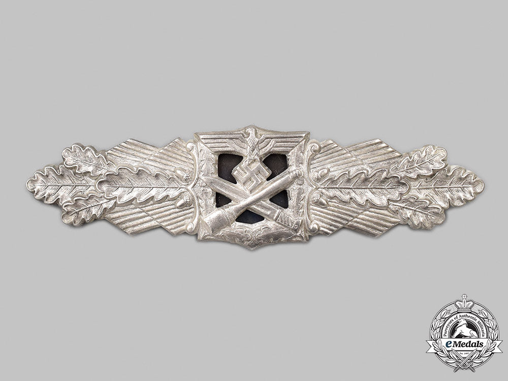 germany,_wehrmacht._a_close_combat_clasp,_silver_grade,_by_friedrich_linden__mnc5656_1