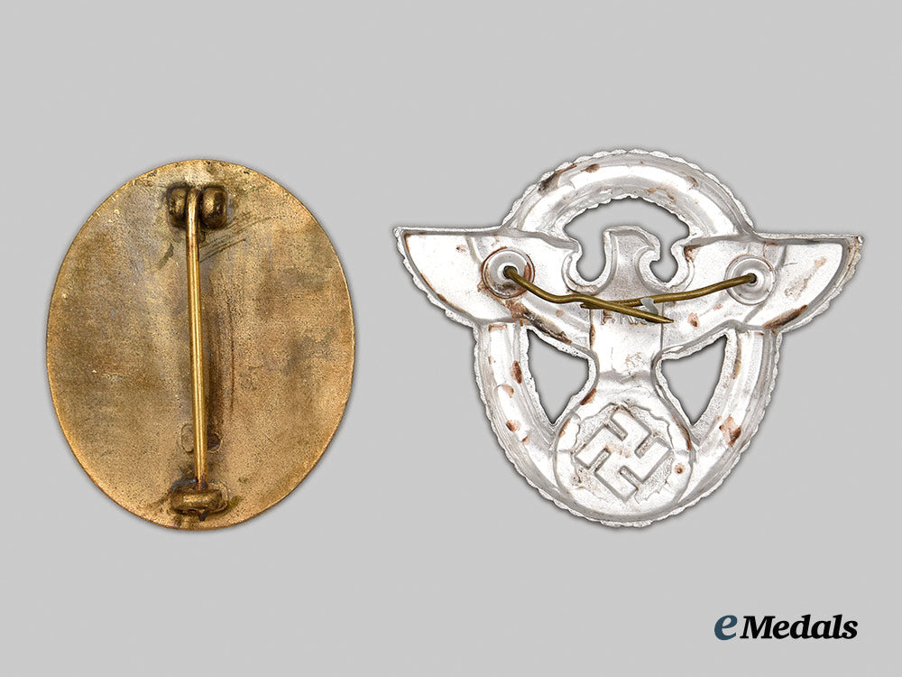 germany,_third_reich._a_pair_of_badges__mnc5746