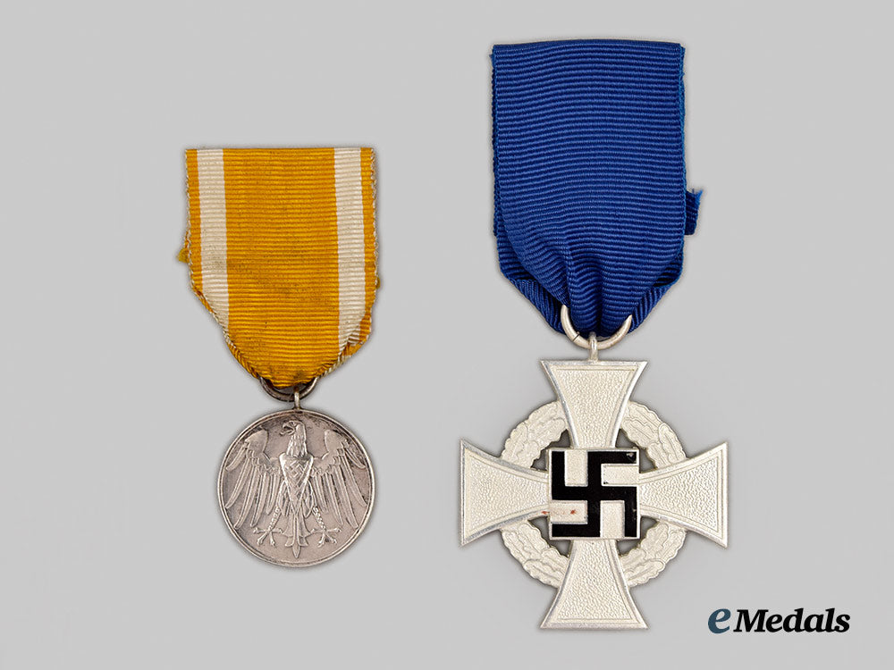 germany,_third_reich._a_pair_of_civil_awards__mnc5757