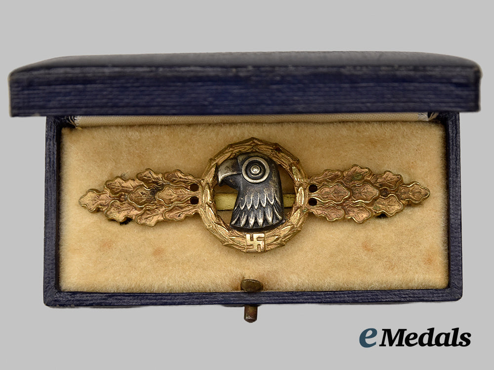 germany,_luftwaffe._a_reconnaissance_clasp,_gold_grade_with_case,_by_c.e._juncker__mnc6268